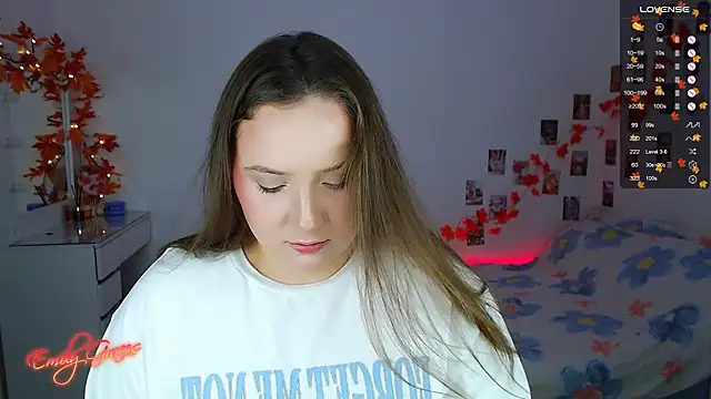 Snapshot of EmilyxxGraces chatting on 10-18-25, 03:09 EmilyxxGraces online show from 10-18-25, 03:09