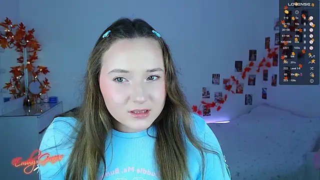 Snapshot of EmilyxxGraces chatting on 10-30-25, 10:43 EmilyxxGraces online show from 10-30-25, 10:43