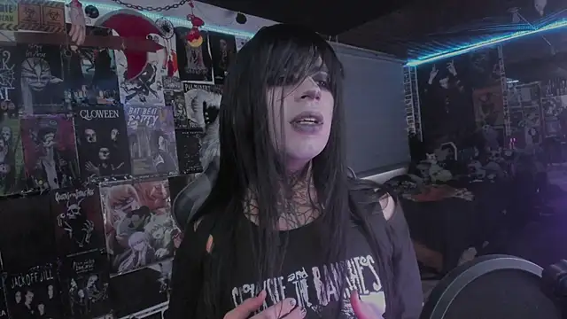 Snapshot of rotten_dreams chatting on 02-10-26, 08:46 rotten dreams online show from 02-10-26, 08:46