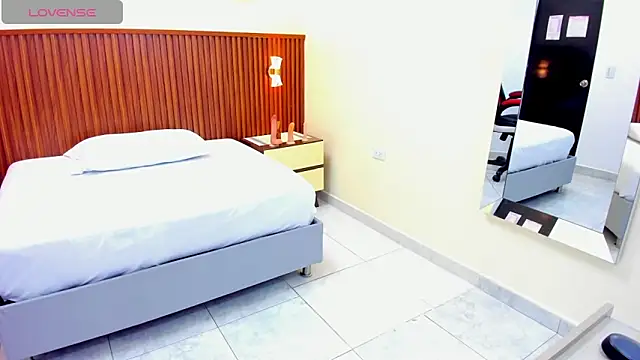 MELINAMARTINS online show from 03-11-25, 07:25