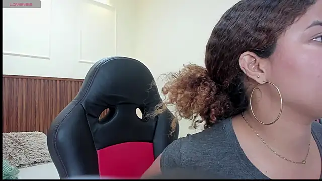 MELINAMARTINS online show from 10-17-25, 07:27