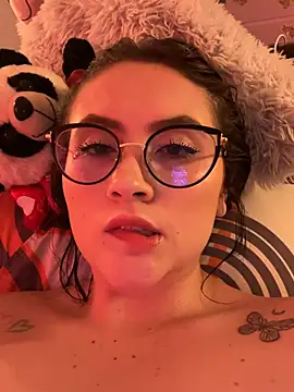 ValentinaOrtiz3 online show from 03-24-26, 09:53