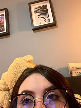 ValentinaOrtiz3 online show from 05-27-26, 10:40