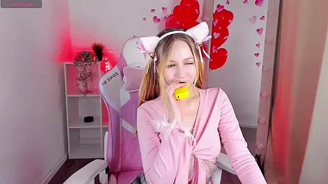 Snapshot of SweetieAngela chatting on 02-18-25, 12:15 SweetieAngela online show from 02-18-25, 12:15