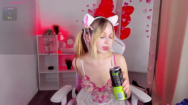 Snapshot of SweetieAngela chatting on 02-18-25, 03:42 SweetieAngela online show from 02-18-25, 03:42