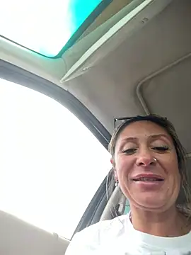 bossyroxy84 online show from 04-23-26, 05:59