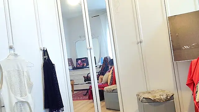 Chanel Noire online show from 04-27-26, 08:23