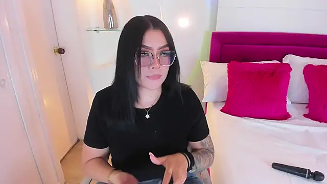 isolari  online show from 02-04-25, 12:00