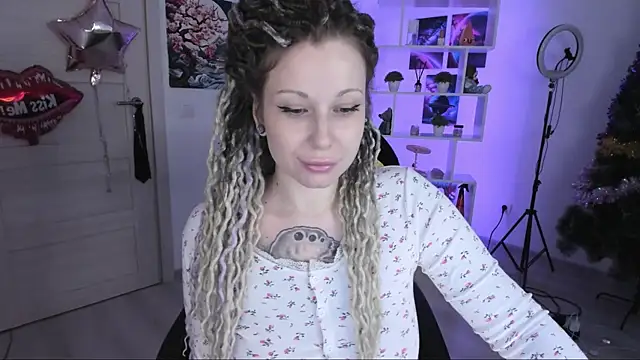 HoneySallyMoore online show from 11-15-25, 11:18