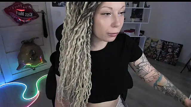 Snapshot of HoneySallyMoore chatting on 07-20-26, 01:53 HoneySallyMoore online show from 07-20-26, 01:53