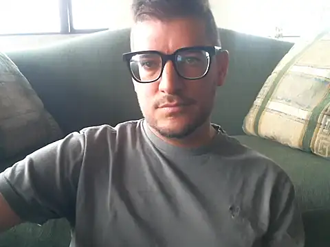 Snapshot of quitomanec chatting on 10-19-25, 06:19 quitomanec online show from 10-19-25, 06:19