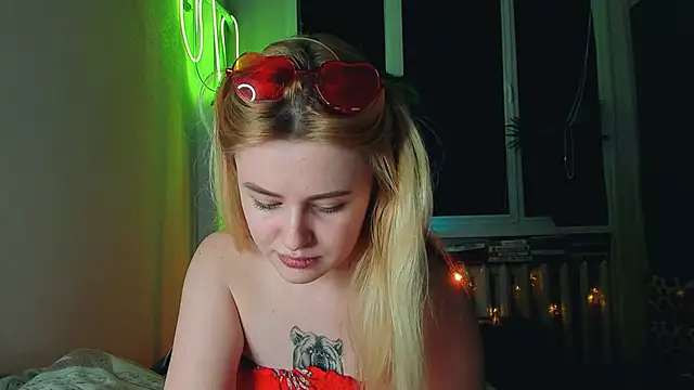 Snapshot of Alexa_Pirs chatting on 03-03-25, 08:32 Alexa Pirs online show from 03-03-25, 08:32