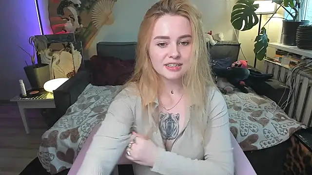 Alexa Pirs online show from 04-17-26, 02:42