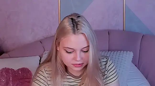 Snapshot of CLAIRE_VOGT chatting on 02-25-25, 05:25 CLAIRE VOGT online show from 02-25-25, 05:25