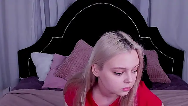 Snapshot of CLAIRE_VOGT chatting on 03-07-25, 03:39 CLAIRE VOGT online show from 03-07-25, 03:39