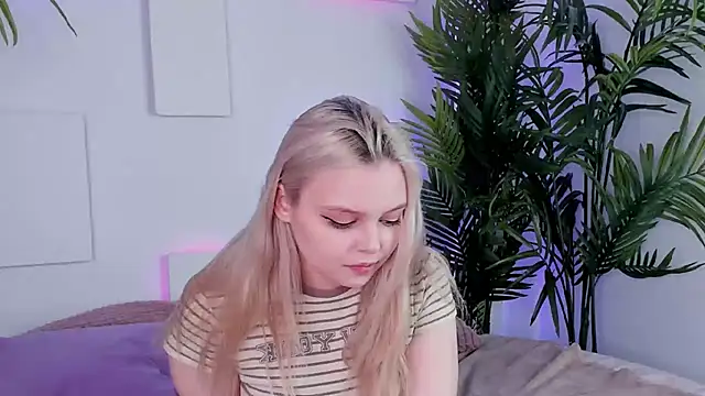 Snapshot of CLAIRE_VOGT chatting on 03-10-25, 08:59 CLAIRE VOGT online show from 03-10-25, 08:59