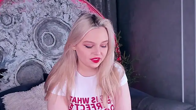 Snapshot of CLAIRE_VOGT chatting on 03-11-25, 06:00 CLAIRE VOGT online show from 03-11-25, 06:00