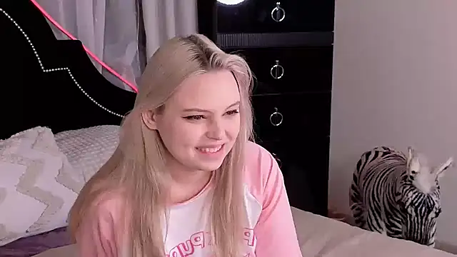 Snapshot of CLAIRE_VOGT chatting on 03-19-25, 05:19 CLAIRE VOGT online show from 03-19-25, 05:19