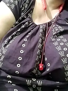 Snapshot of Lizza_boudi chatting on 02-19-25, 01:29 Lizza boudi online show from 02-19-25, 01:29