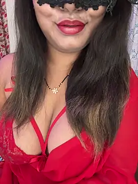 Snapshot of WifyHubby_38 chatting on 10-31-25, 06:53 WifyHubby 38 online show from 10-31-25, 06:53