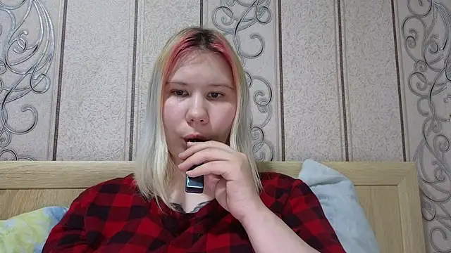 Snapshot of Little_kitsune1707 chatting on 11-25-25, 12:05 Little kitsune1707 online show from 11-25-25, 12:05