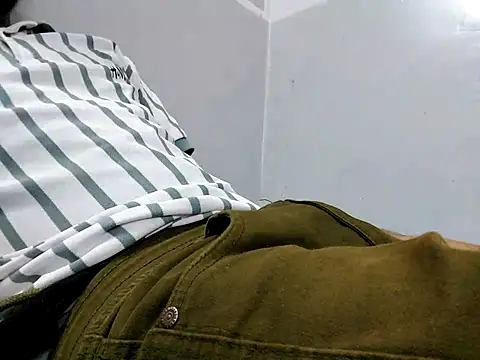 Snapshot of Lustyluckyy chatting on 02-23-25, 09:11 Lustyluckyy online show from 02-23-25, 09:11