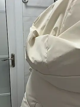 Snapshot of jinj-a chatting on 02-13-25, 05:05 jinj-a online show from 02-13-25, 05:05