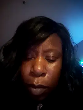 Snapshot of Jazmine-Valentine chatting on 10-24-25, 04:31 Jazmine-Valentine online show from 10-24-25, 04:31