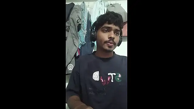 Snapshot of Harsh424242 chatting on 03-09-25, 06:54 Harsh424242 online show from 03-09-25, 06:54