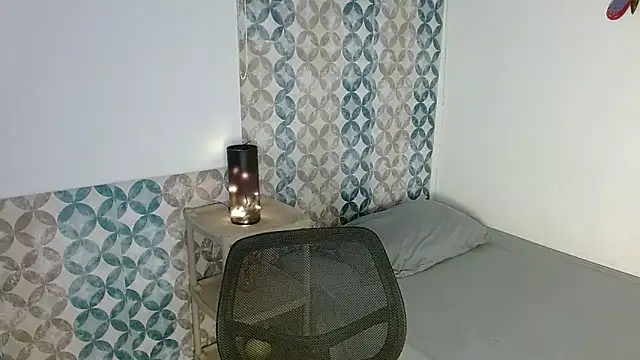 Emilybateee online show from 11-22-25, 06:18