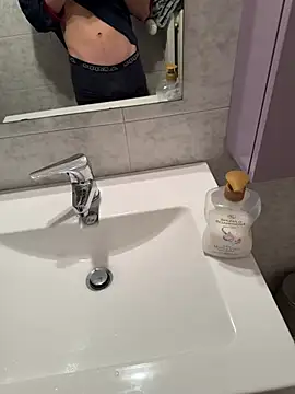 Snapshot of Manuhot001 chatting on 02-14-25, 06:12 Manuhot001 online show from 02-14-25, 06:12