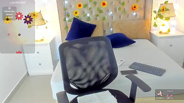 Snapshot of CandieGilson__ chatting on 03-11-25, 06:41 CandieGilson online show from 03-11-25, 06:41