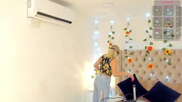 Snapshot of CandieGilson__ chatting on 10-06-25, 12:46 CandieGilson online show from 10-06-25, 12:46