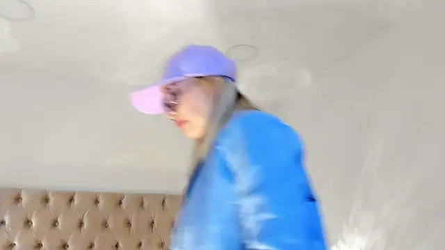 CandieGilson   online show from 12-18-25, 01:06