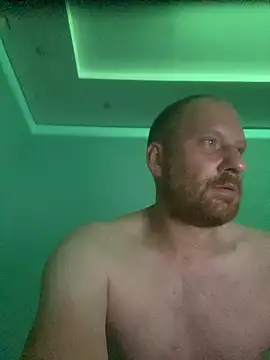 Snapshot of Krzysiekg123 chatting on 10-17-25, 10:23 Krzysiekg123 online show from 10-17-25, 10:23