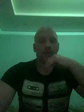 Krzysiekg123 online show from 12-19-25, 07:21