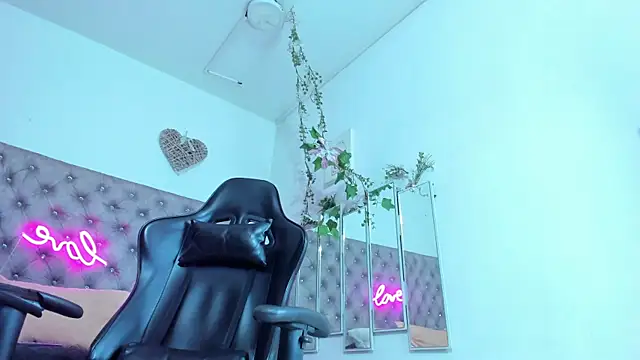 Naomii Viper online show from 11-19-25, 11:10