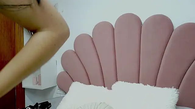 Snapshot of ScarlletRays chatting on 02-19-25, 03:49 ScarlletRays online show from 02-19-25, 03:49