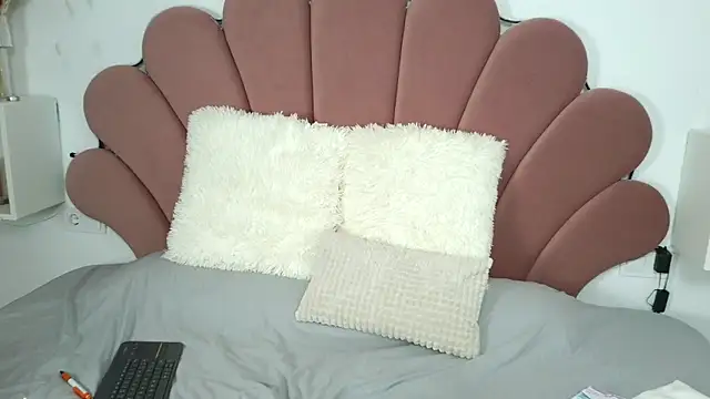 Snapshot of ScarlletRays chatting on 02-28-25, 04:53 ScarlletRays online show from 02-28-25, 04:53