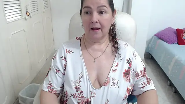 leonela 69 online show from 04-13-26, 01:05