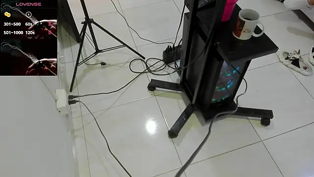 Snapshot of EmiliaRose_ chatting on 11-06-25, 08:21 EmiliaRose online show from 11-06-25, 08:21