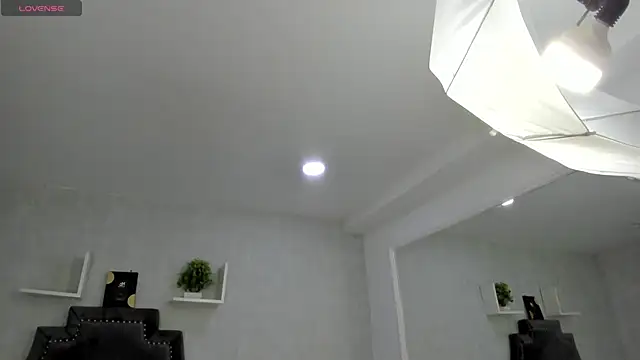 Snapshot of EmiliaRose_ chatting on 11-10-25, 09:03 EmiliaRose online show from 11-10-25, 09:03