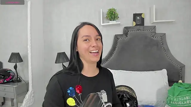 Snapshot of EmiliaRose_ chatting on 11-14-25, 09:24 EmiliaRose online show from 11-14-25, 09:24