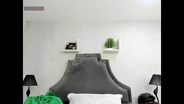 Snapshot of EmiliaRose_ chatting on 11-21-25, 09:02 EmiliaRose online show from 11-21-25, 09:02