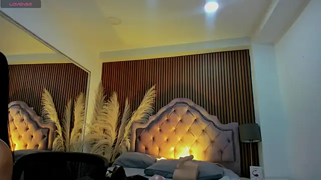 Snapshot of EmiliaRose_ chatting on 12-14-25, 08:24 EmiliaRose online show from 12-14-25, 08:24