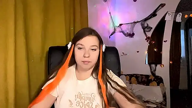 Snapshot of SweetAlissa18 chatting on 10-24-25, 02:46 SweetAlissa18 online show from 10-24-25, 02:46