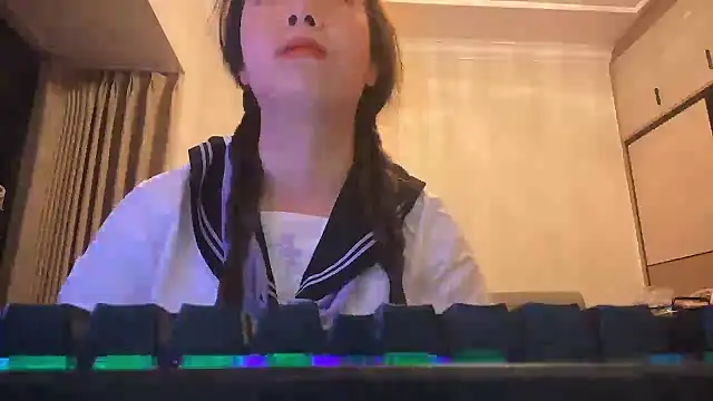 Snapshot of chenyunan chatting on 02-13-25, 02:52 chenyunan online show from 02-13-25, 02:52