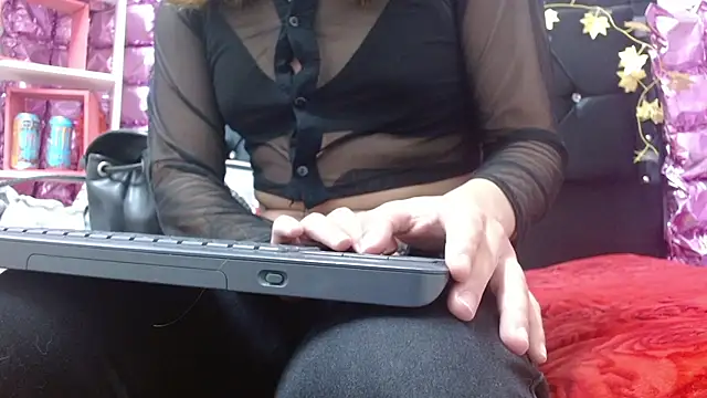 Snapshot of poisondost_hot chatting on 10-14-25, 11:55 poisondost hot online show from 10-14-25, 11:55