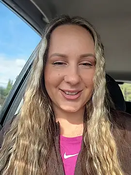Snapshot of Mona_Plus chatting on 05-17-26, 07:50 Mona Plus online show from 05-17-26, 07:50