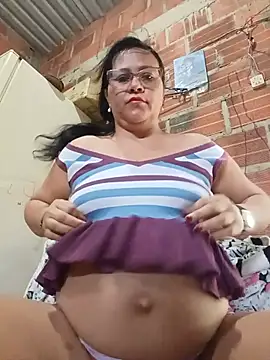 Snapshot of promiscuous-indecent-momm chatting on 07-21-26, 01:35 promiscuous-indecent-momm online show from 07-21-26, 01:35